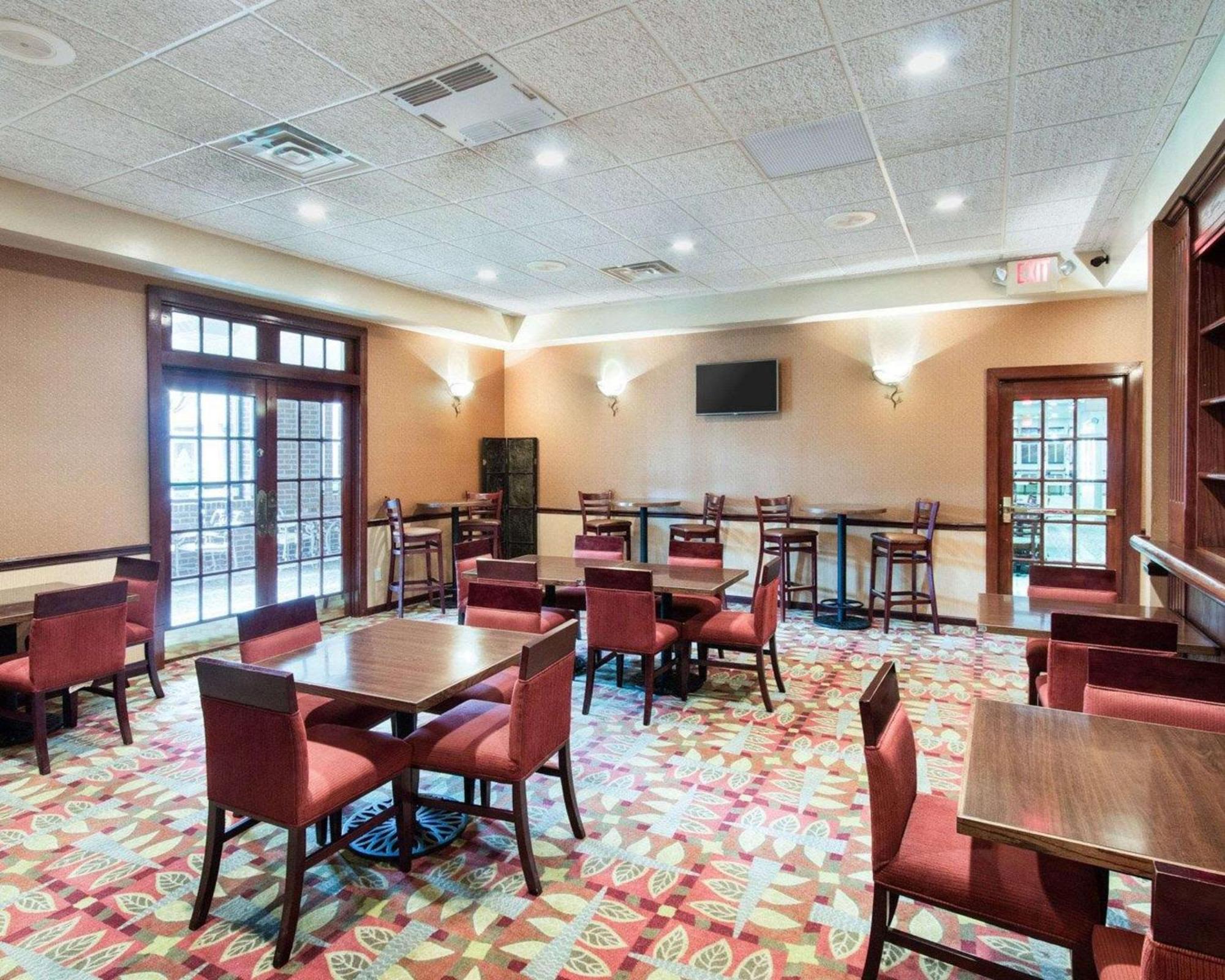 Comfort Suites Parkersburg South Mineral Wells Exterior foto