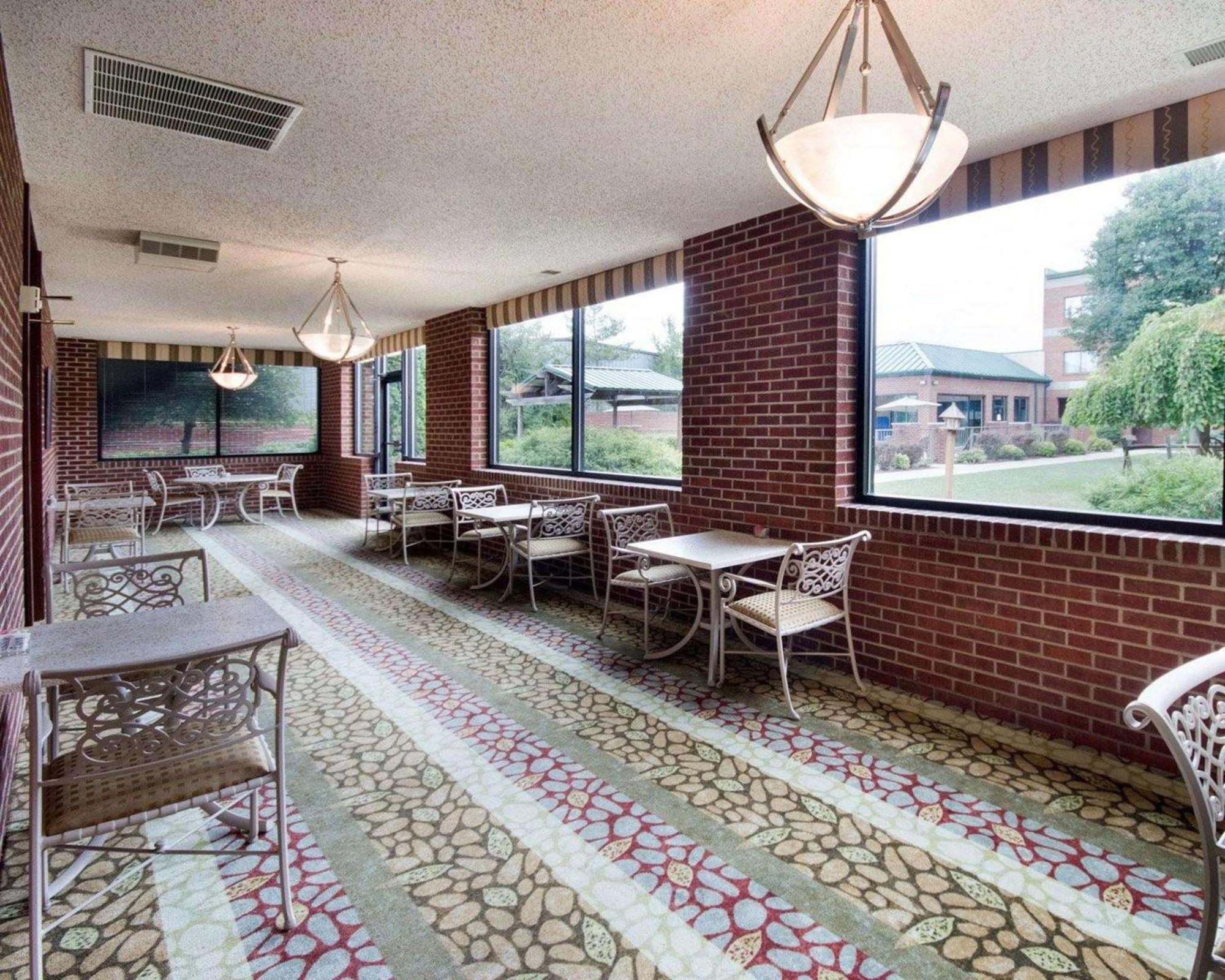 Comfort Suites Parkersburg South Mineral Wells Exterior foto