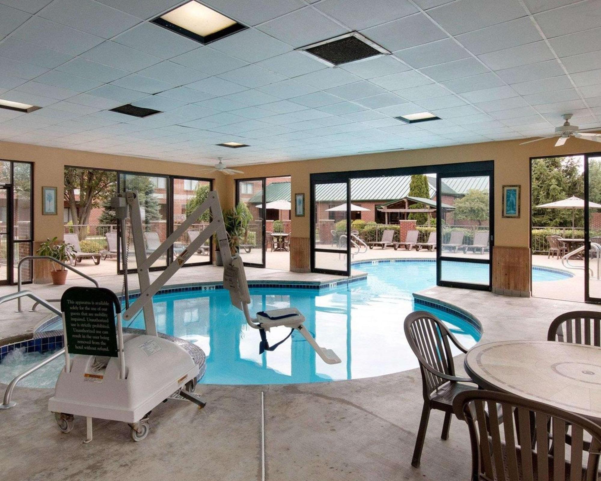 Comfort Suites Parkersburg South Mineral Wells Exterior foto